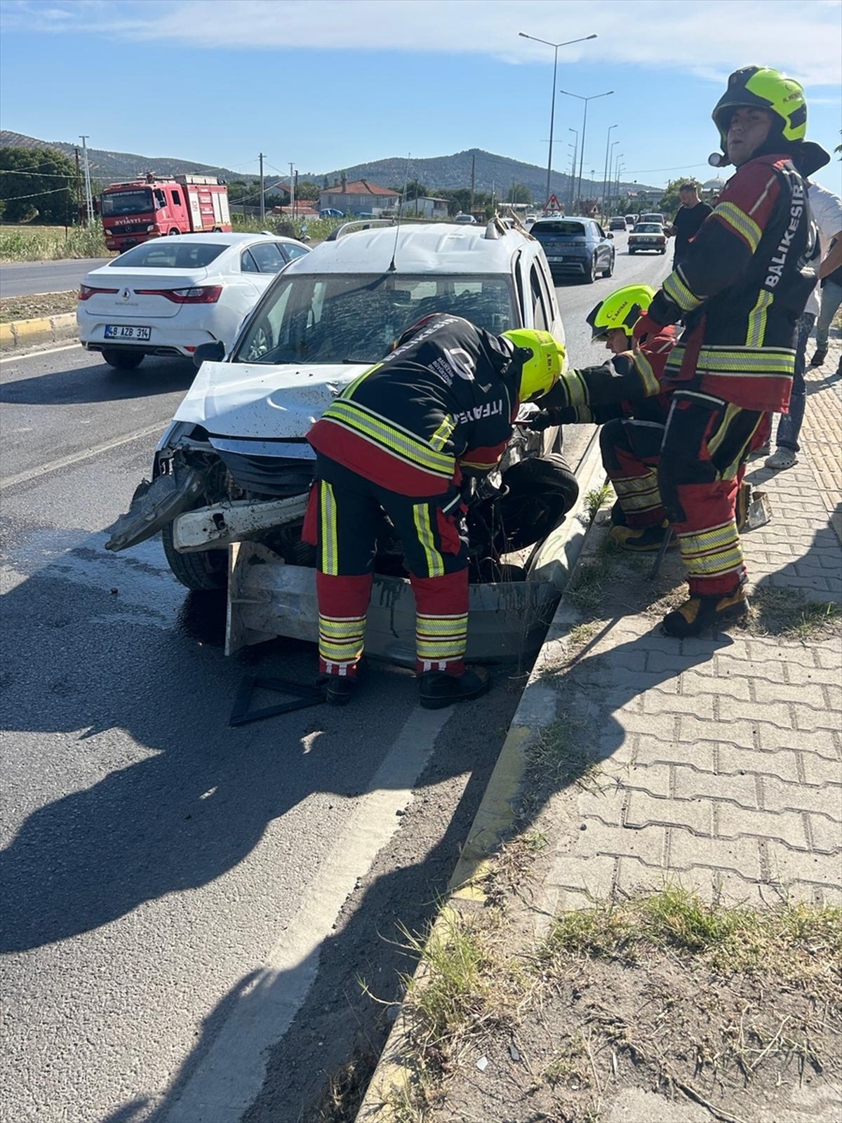 Burhaniye\'de Trafik Kazası: 1 Yaralı