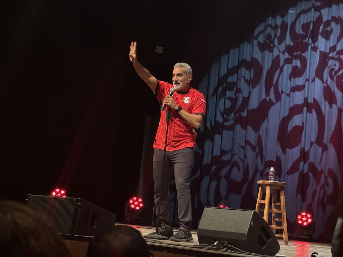 Bassem Youssef İstanbul\'da Gülümsetti