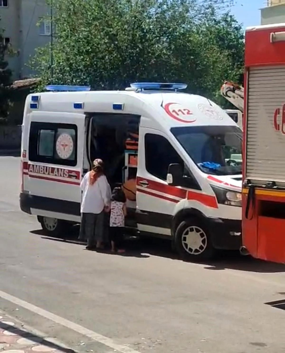 Batman\'da ev yangınında 2 kişi dumandan etkilendi