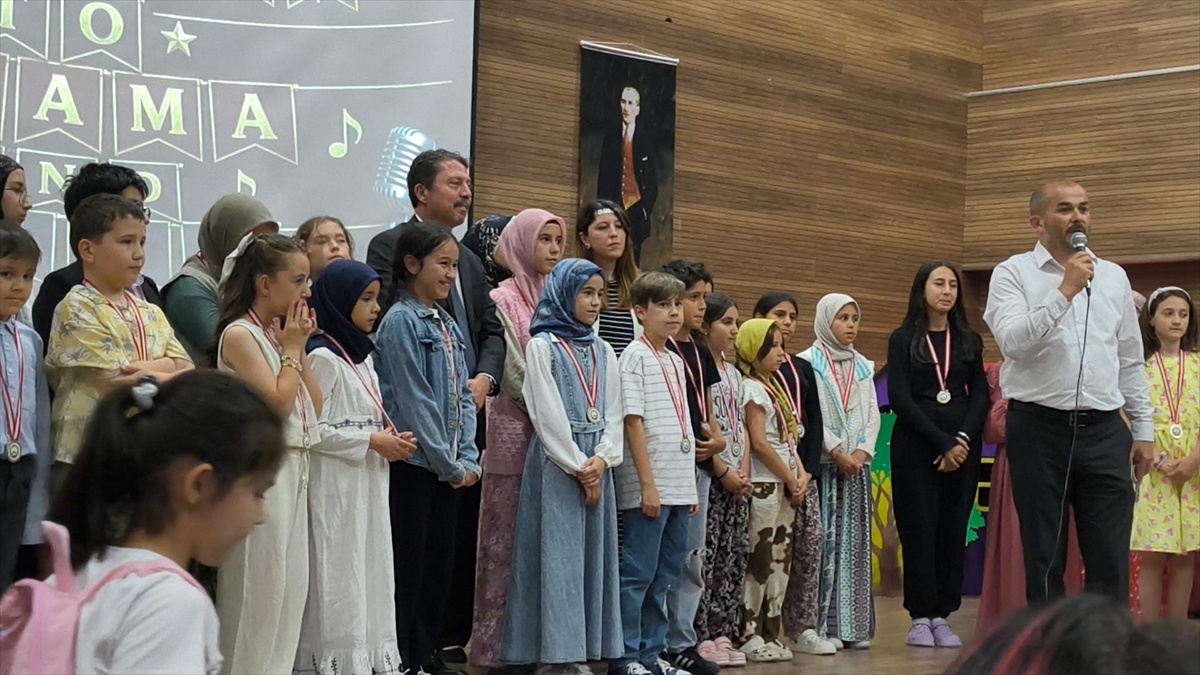 Öğrencilerden İngilizce Drama ve Şarkı Gösterisi