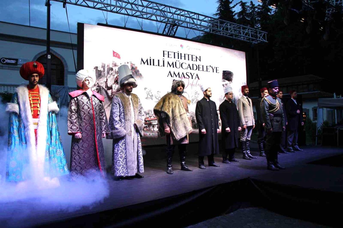 Amasya\'da Tarihi Defile