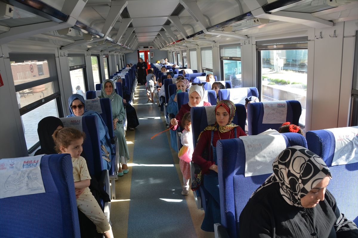 Anneler ve Çocuklar Tren Yolculuğu Yaptı