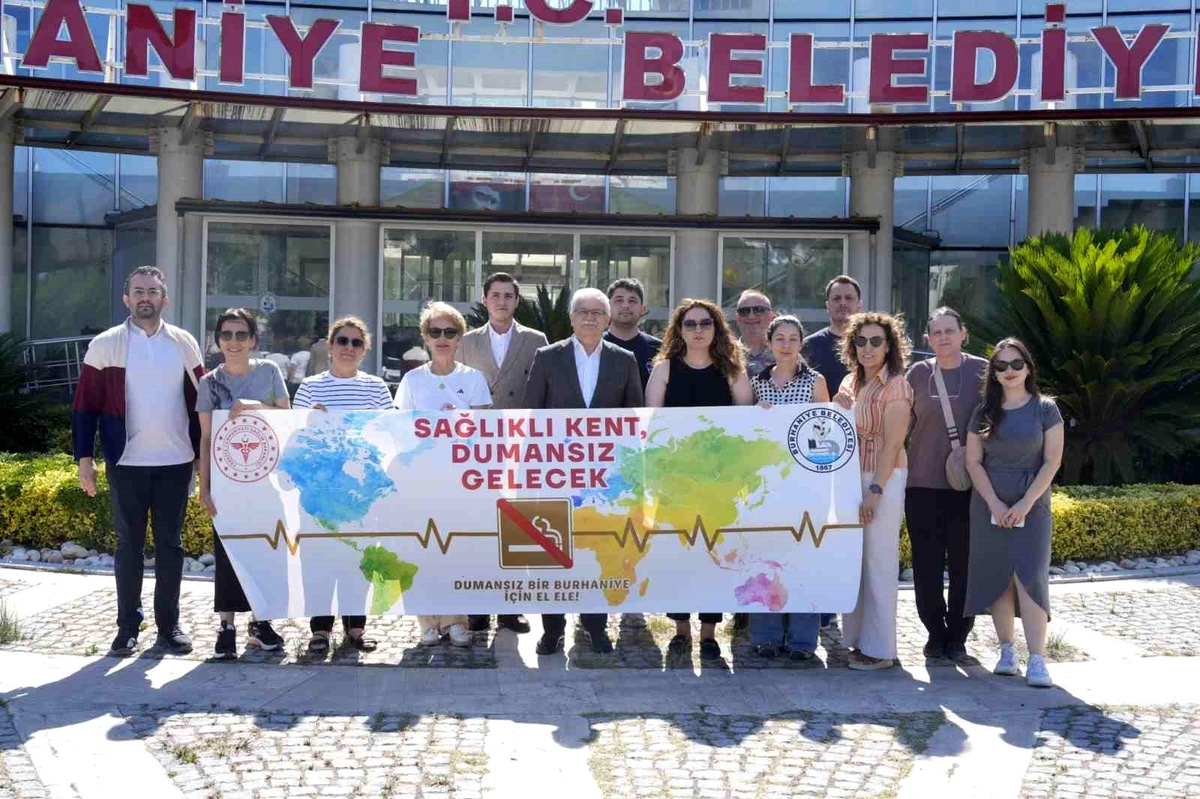 Burhaniye\'de bağımlılıkla mücadelede farkındalık afişleri tanıtıldı
