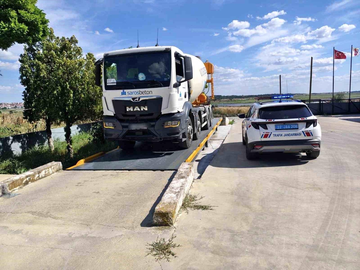 Edirne\'de Aşırı Yüklü Kamyona Ceza