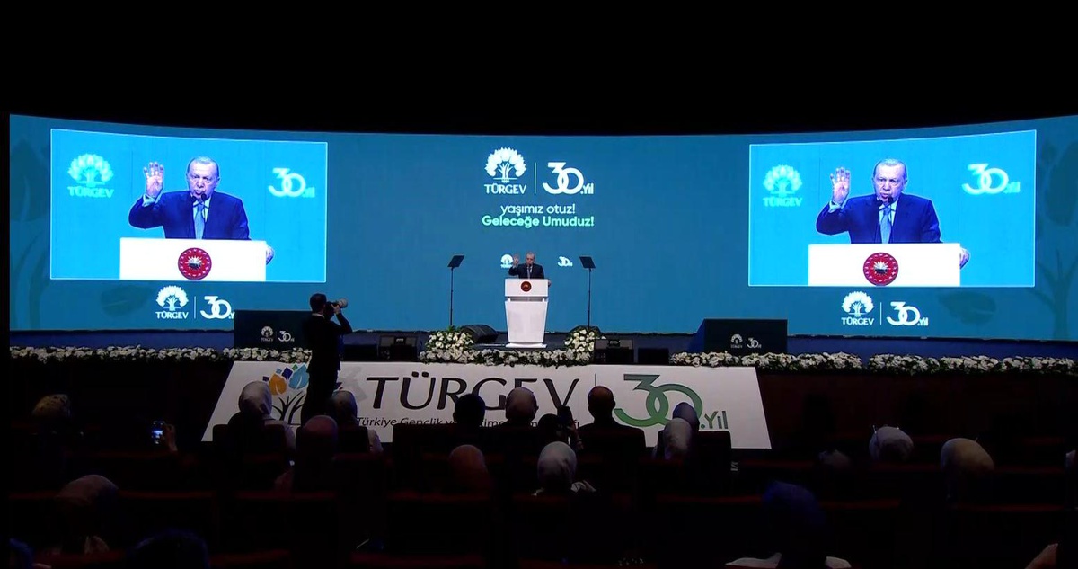 Erdoğan: Akışa yön veren gençlik yetiştireceğiz