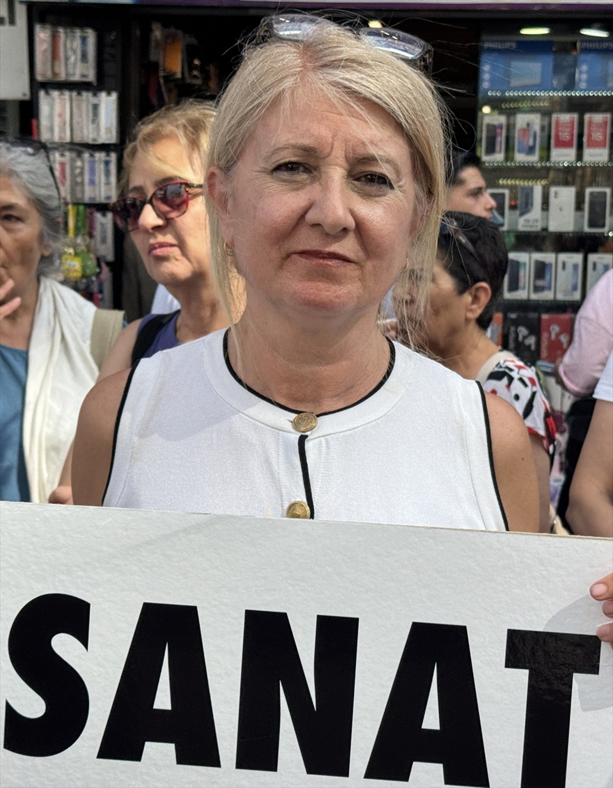 Cumhuriyet Kadınları Derneği\'nden Opera Protestosu