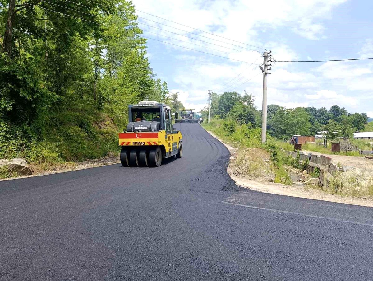 Darıyeri Köyü\'ne Asfalt Yolu