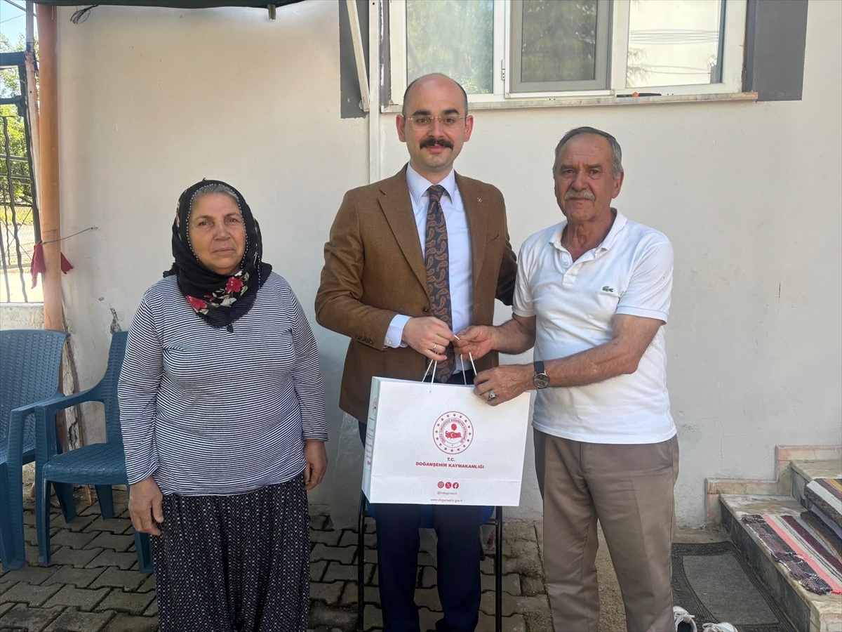 Kaymakam Sungur’dan şehit ailelerine Babalar Günü ziyareti