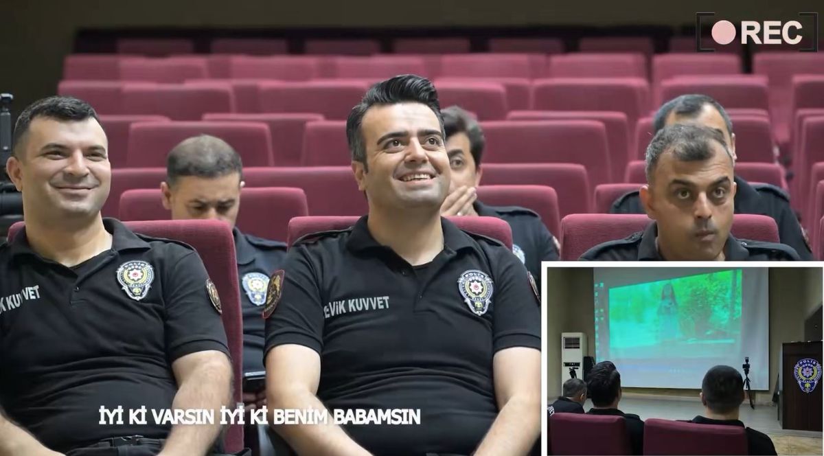 Polislere evlatlarından Babalar Günü sürprizi