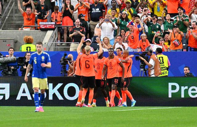 Hollanda, İsveç’i 5-1 yenerek lider oldu