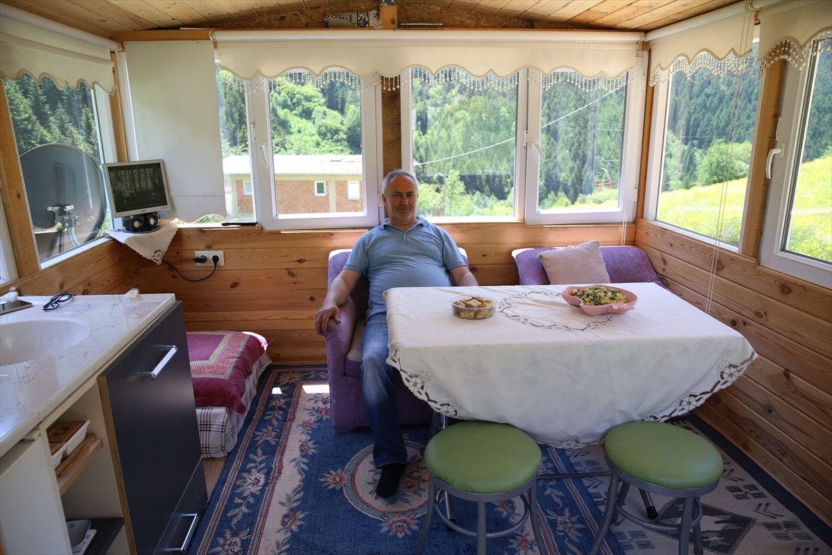 Emekli Mehmet Kan\'dan Yükseklerde Ev