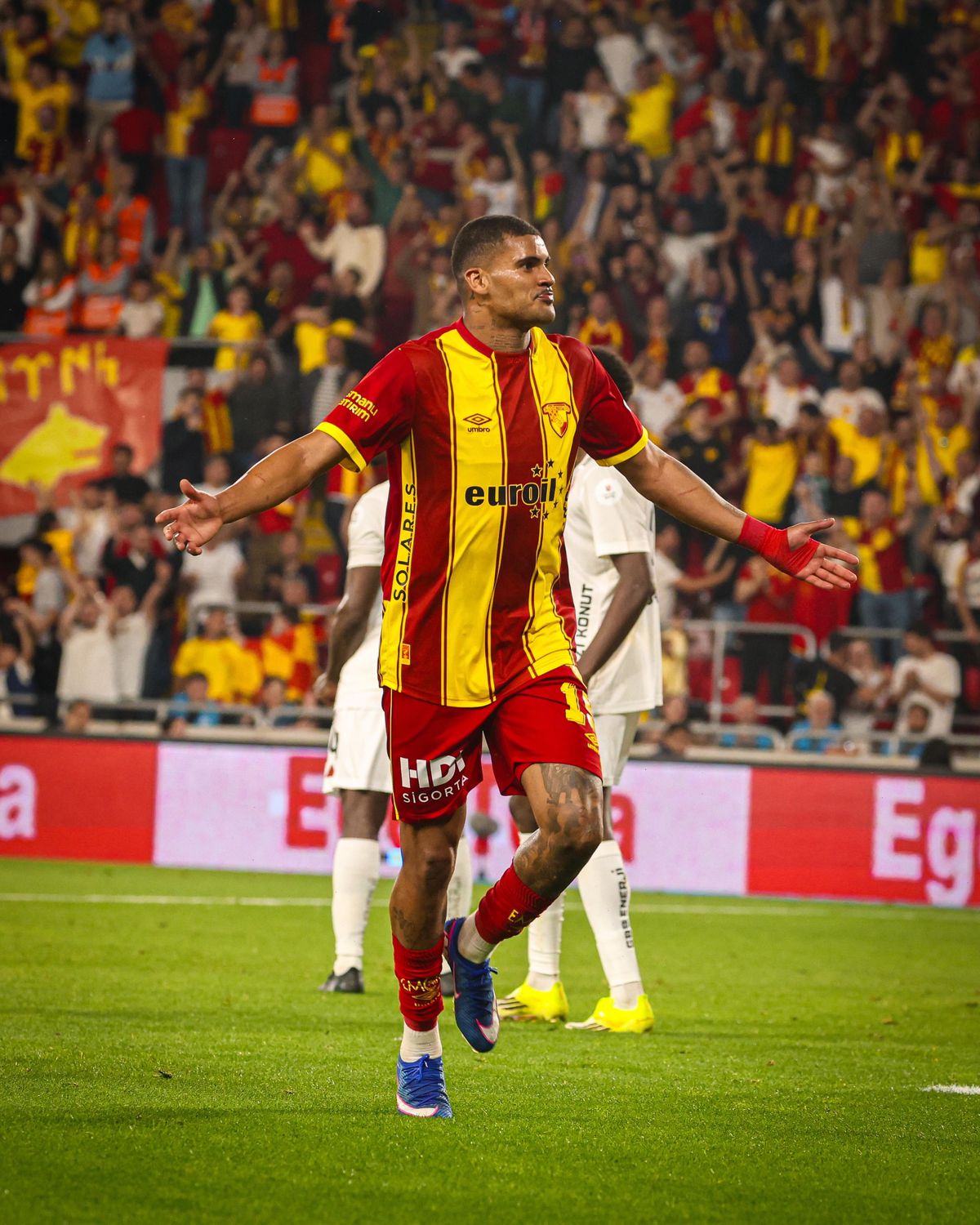 Göztepe'de Forvet Zengini