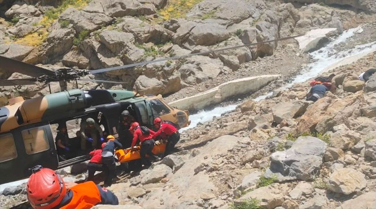 Hakkari\'de Yaralı Kurtarma Operasyonu
