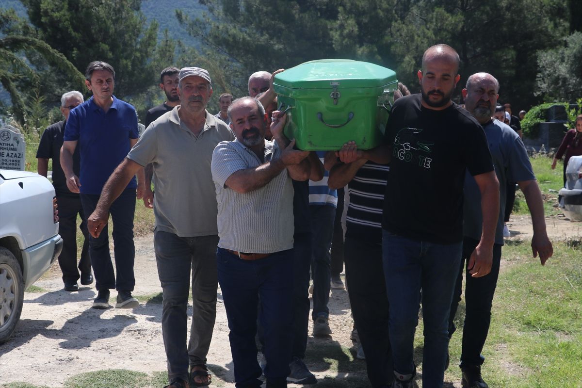 Defne\'de Baba ve Kızın Cenazesi Defnedildi