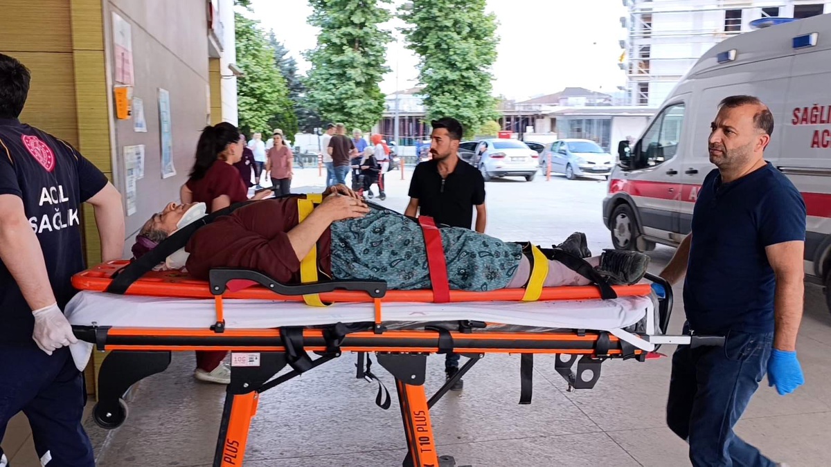 Kiraz Toplarken Düşen Kadın Yaralandı