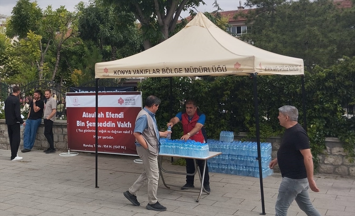 YKS Adaylarına Su İkramı