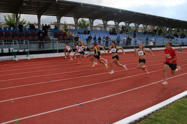 14 Yaş Altı Atletizm Şampiyonası Kütahya’da Başladı