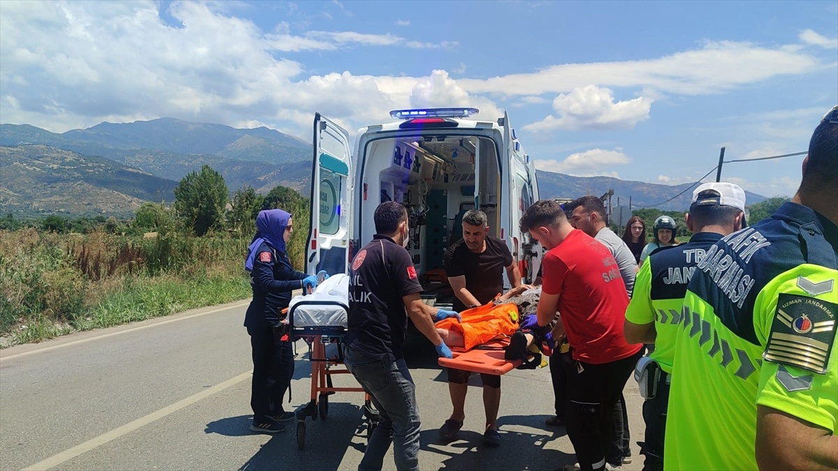 Ödemiş\'te İki Trafik Kazası: 3 Yaralı