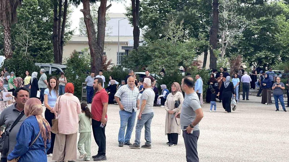 Osmaniye\'de YKS heyecanı: 20 bin 946 aday ter döktü