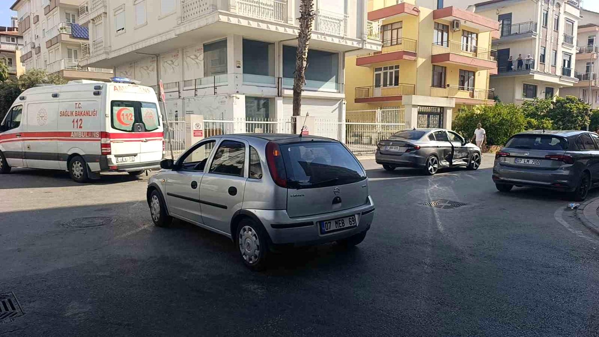 Manavgat\'ta Trafik Kazası: 1 Yaralı