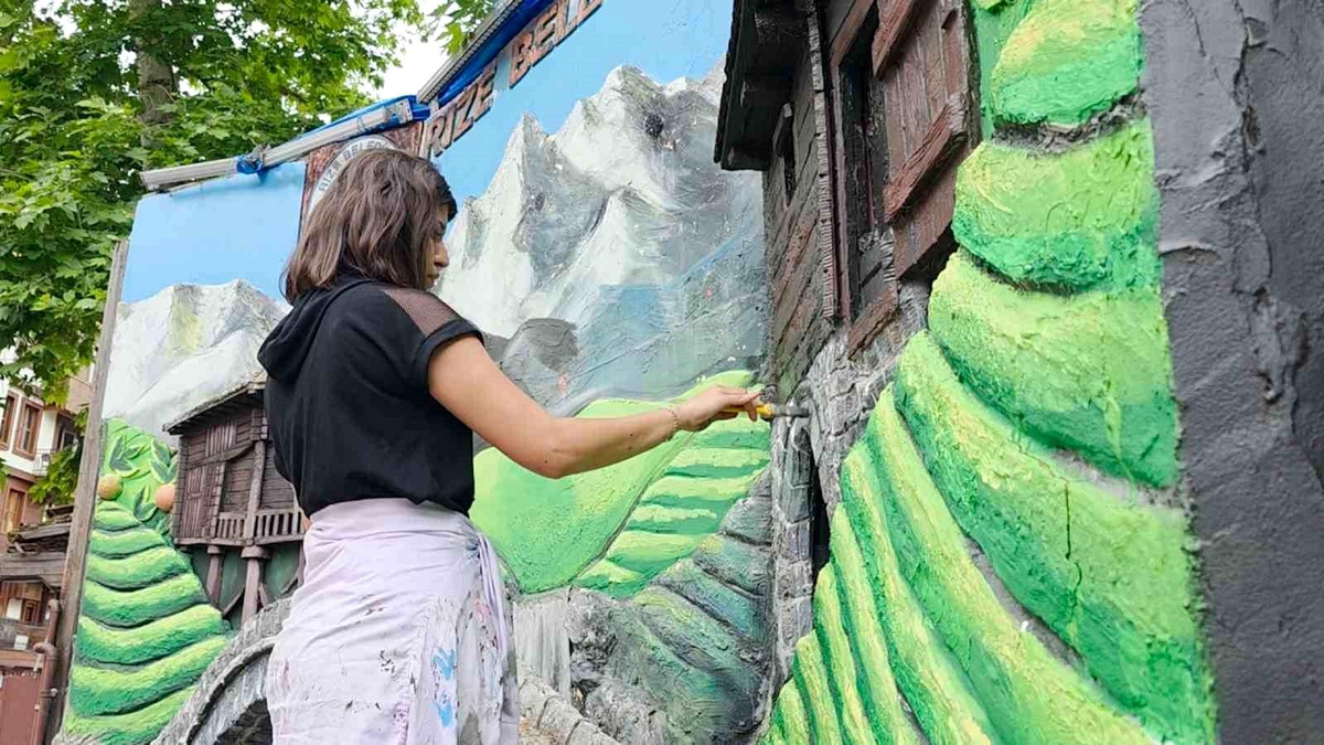 Rize\'de duvarları renklendiren ressam: Gamze Şehitoğlu