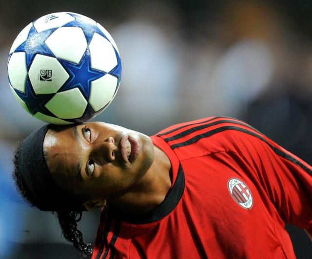 Ronaldinho futbola geri dönüyor! Eski Başakşehirli yıldızla takım arkadaşı olacak