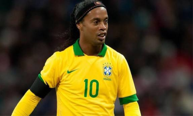Ronaldinho futbola geri dönüyor! Eski Başakşehirli yıldızla takım arkadaşı olacak