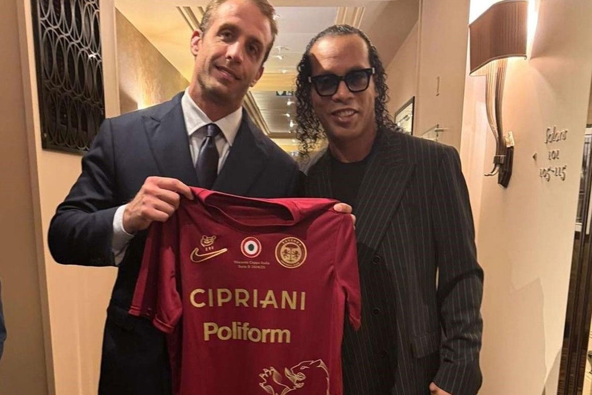 Ronaldinho futbola geri dönüyor! Eski Başakşehirli yıldızla takım arkadaşı olacak