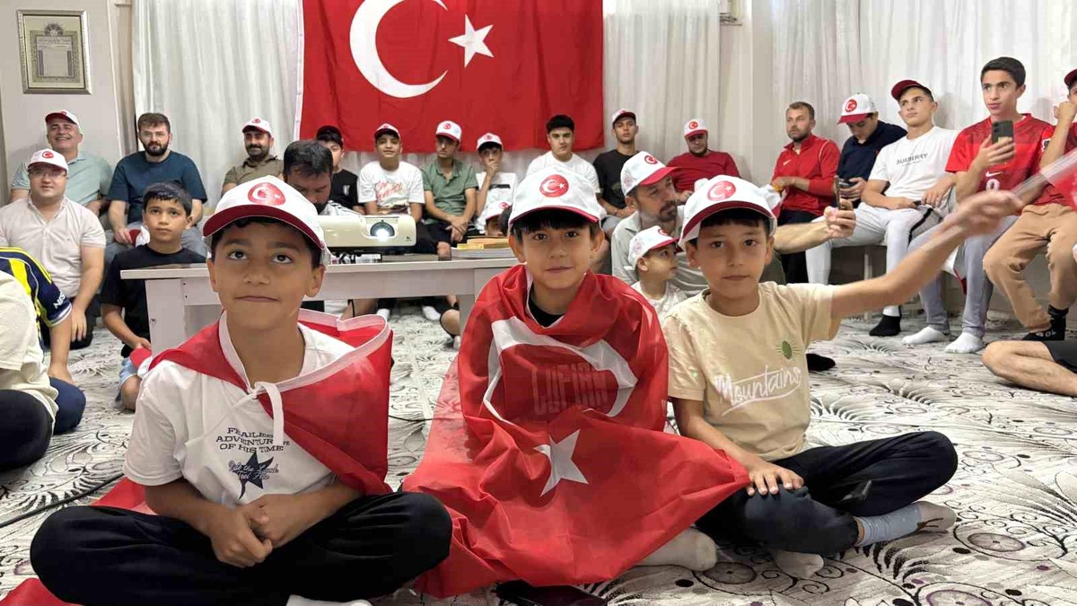 Osmaniye\'de Sabah Namazı ve Dünya Kupası Coşkusu