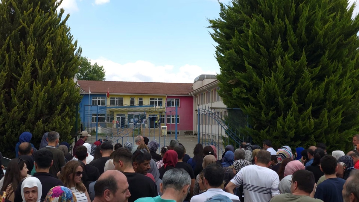YKS Sınavında Rahatsızlanan Öğrenci Hastaneye Kaldırıldı