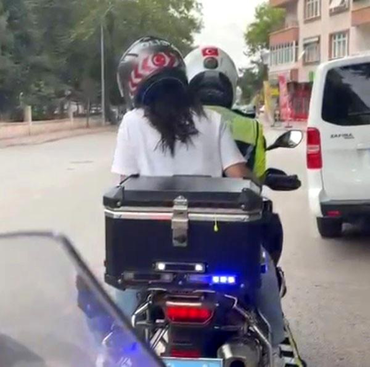 Konya\'da Öğrencileri Polis Sınava Yetiştirdi