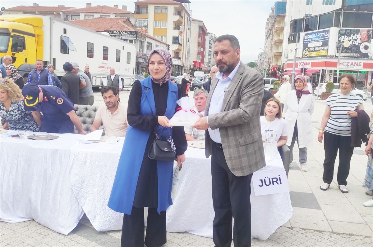 Hilal Evleri Yıl Sonu Sergisi Açıldı