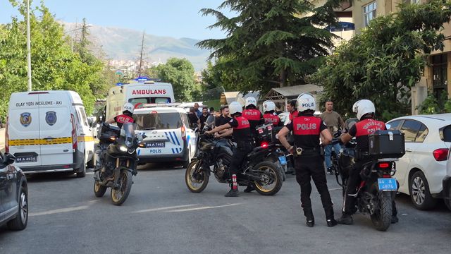Bir kızını öldürdü, eşi ve diğer kızını ağır yaraladı