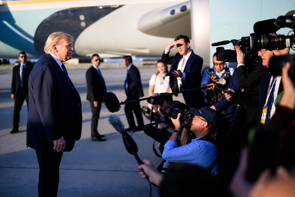 Trump dünyaya duyurdu: Hürmüz\'de trafik rekor seviyede
