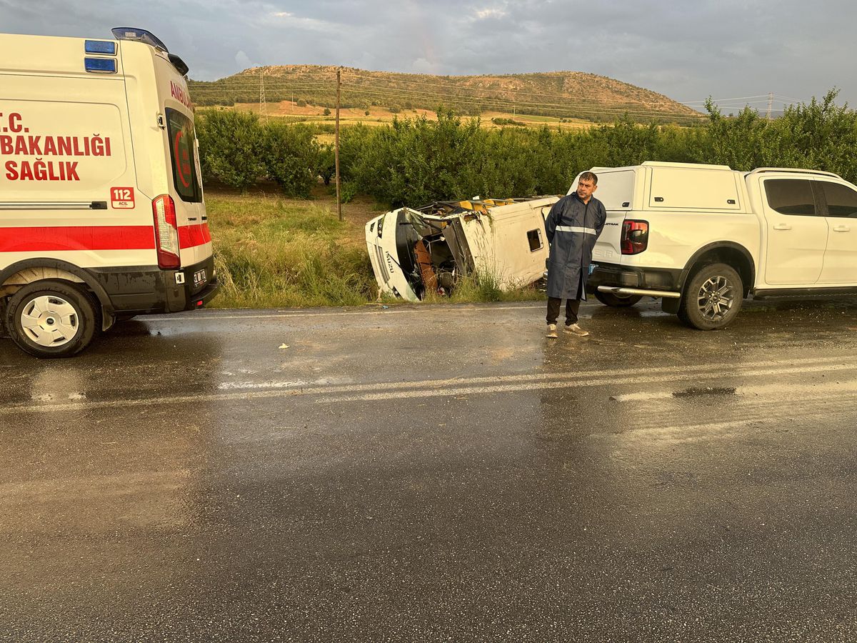 Isparta\'da Midibüs Kazası: 4 Ölü, 26 Yaralı