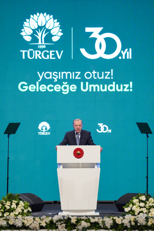 Cumhurbaşkanı Erdoğan TÜRGEV'in 30. kuruluş yıl dönümü programında konuştu: Akışa yön veren bir gençlik yetiştireceğiz