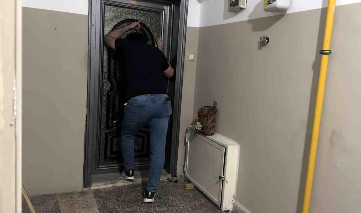 Samsun\'da Yangın Çıkan Evde Genç Kendini Kilitledi