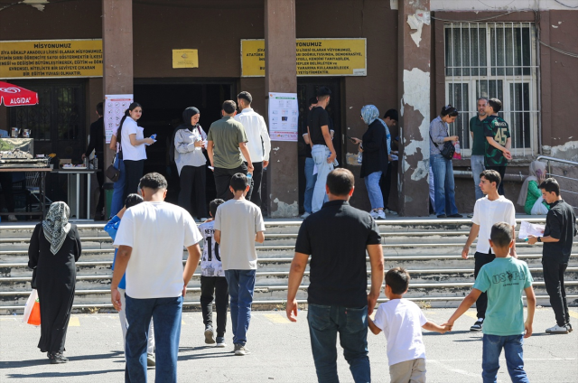 YKS maratonu TYT oturumuyla başladı! Milyonlarca aday sınavda ter döküyor