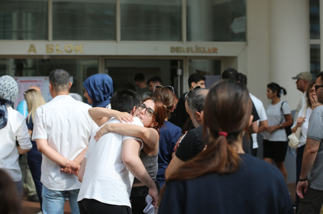YKS maratonu TYT oturumuyla başladı! Milyonlarca aday sınavda ter döküyor