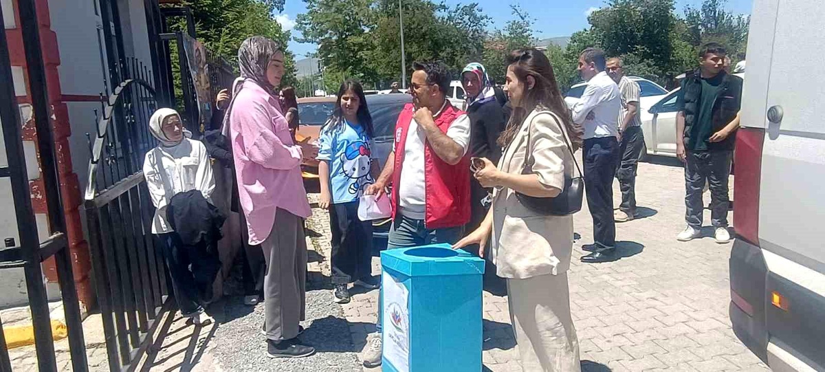 Bitlis\'te Köy Okullarına Destek Kampanyası