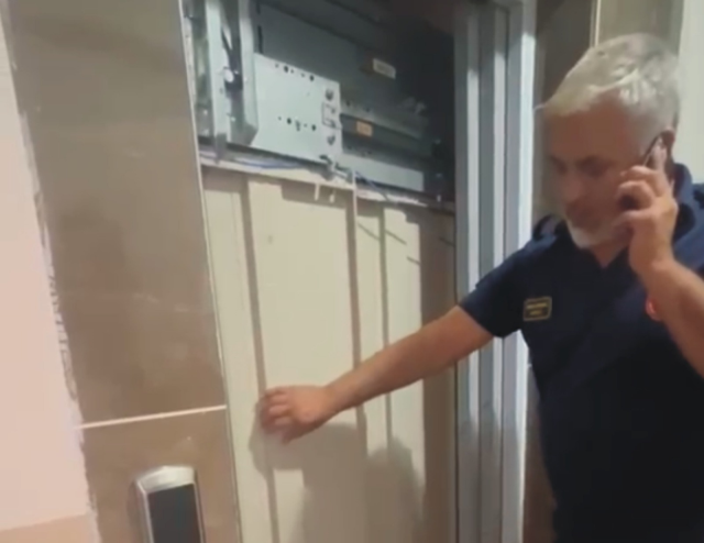 YKS'ye giden genç asansörde mahsur kaldı, imdadına itfaiye yetişti