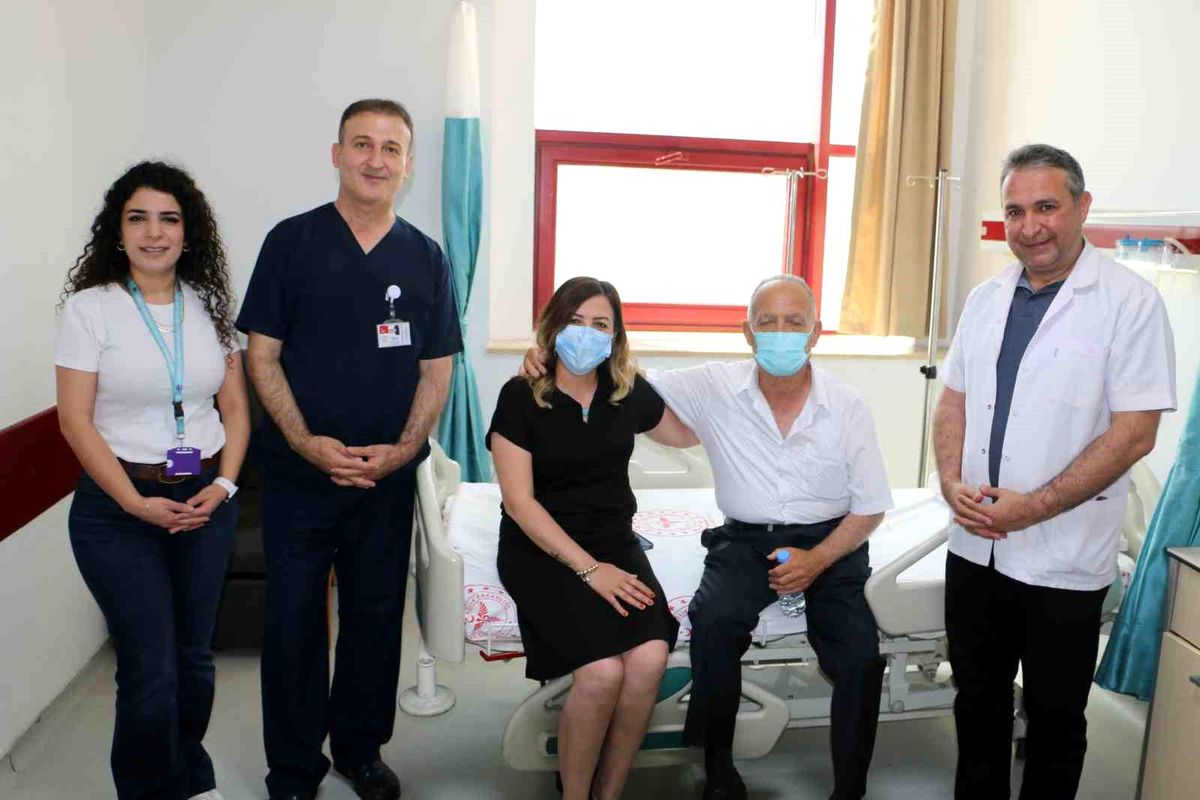 Baba-kız böbrek nakliyle sağlığına kavuştu