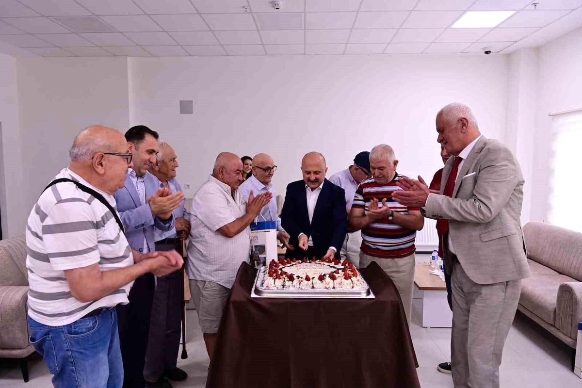 Aydın Valisi\'nden huzurevi ve şehit babasına ziyaret