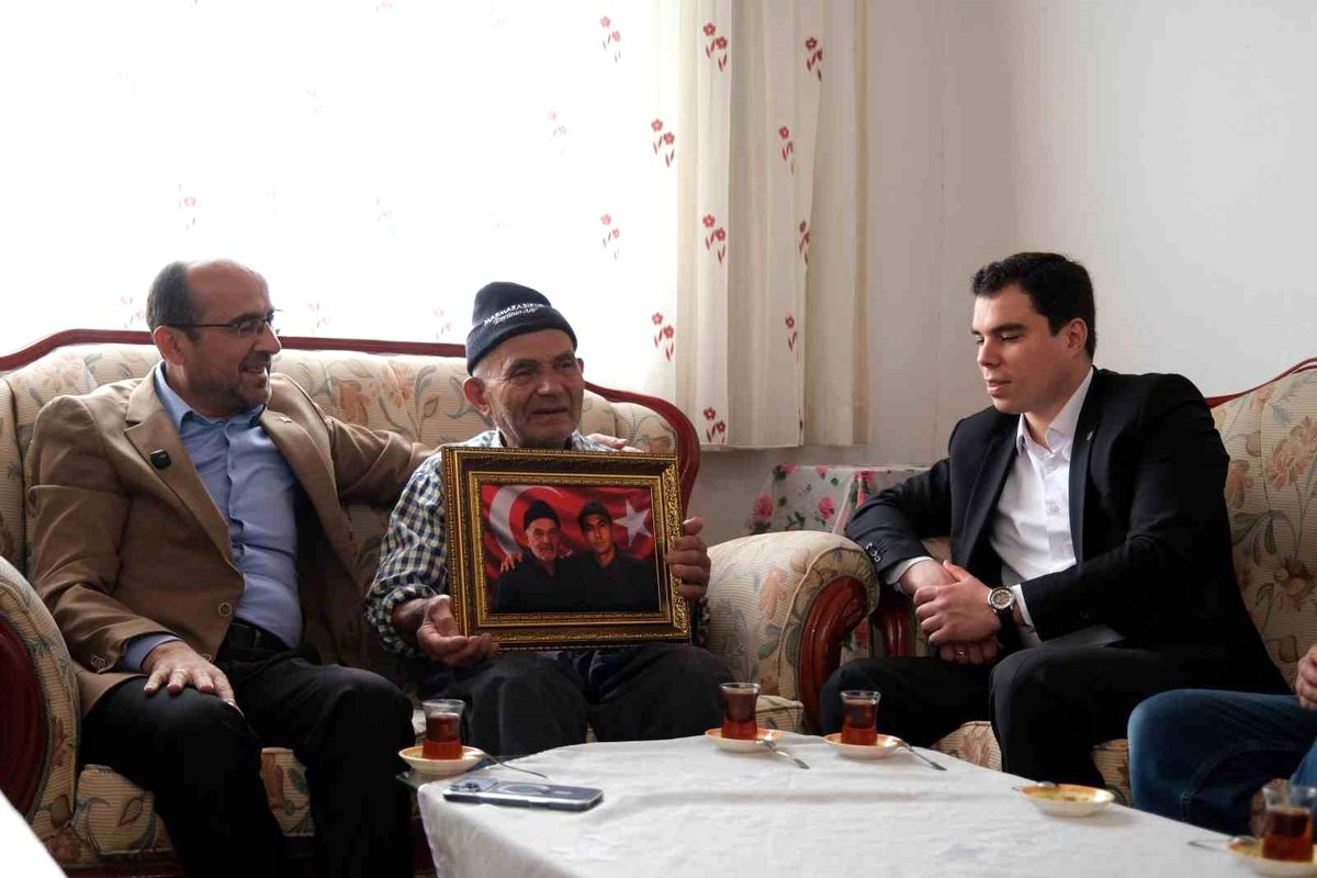 Yapay Zeka ile Şehit Babalarına Duygusal Jest