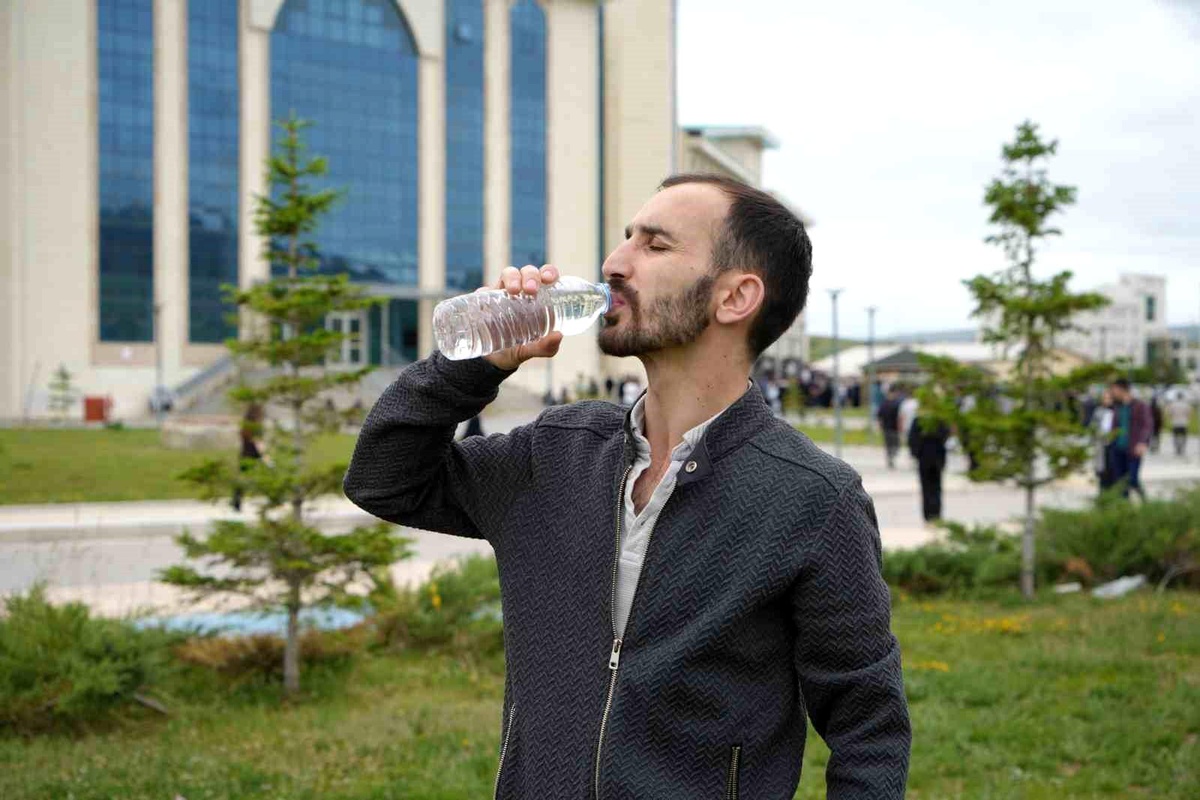 Bayburtlu genç sınavda annesinin suyu ile umutlandı