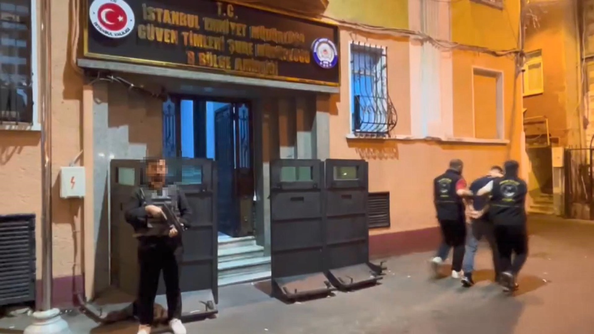Beyoğlu\'nda Motosiklet Kaskı Hırsızı Tutuklandı