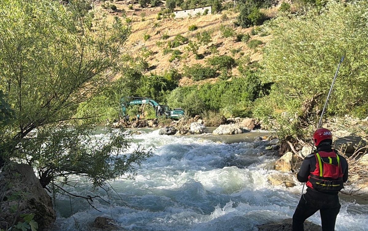 Bingöl\'de Çayda Kaybolan Vedat Karabulut İçin Arama Çalışmaları Devam Ediyor