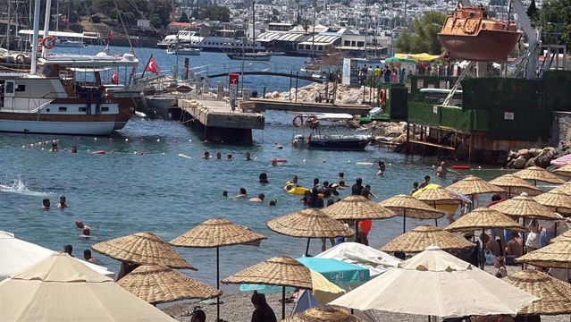 Bodrum Sahilleri Tatilcilerle Doldu