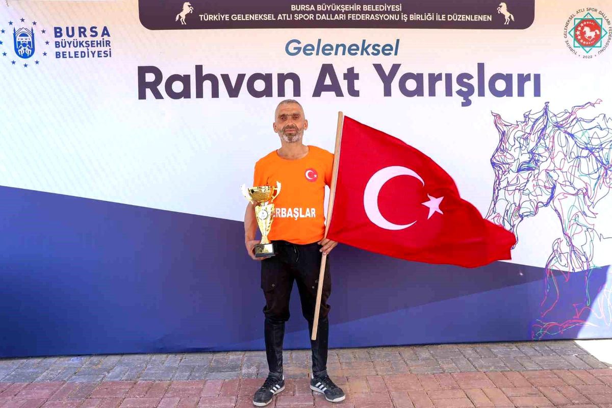 Bursa\'da Rahvan At Yarışları nefes kesti