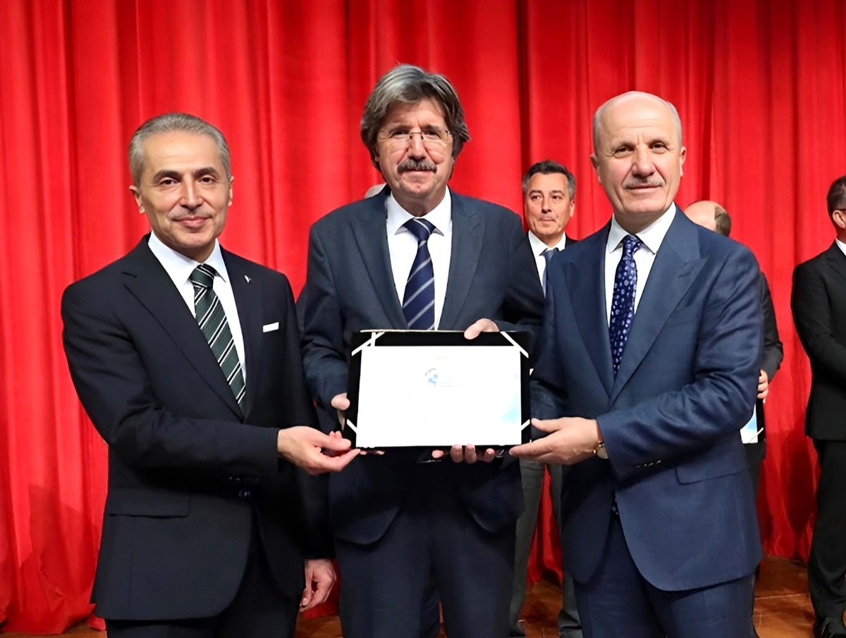 Bursa Uludağ Üniversitesi\'ne \'Spor Dostu Kampüs\' Sertifikası